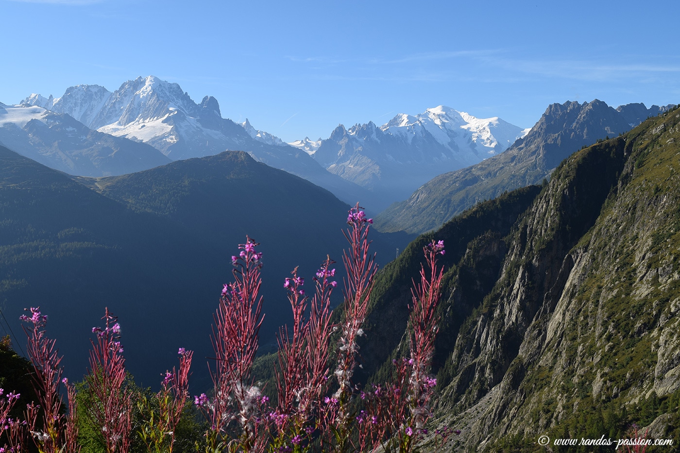 Vue sur le massif du Mont-Blanc depuis le barrage d'Émosson