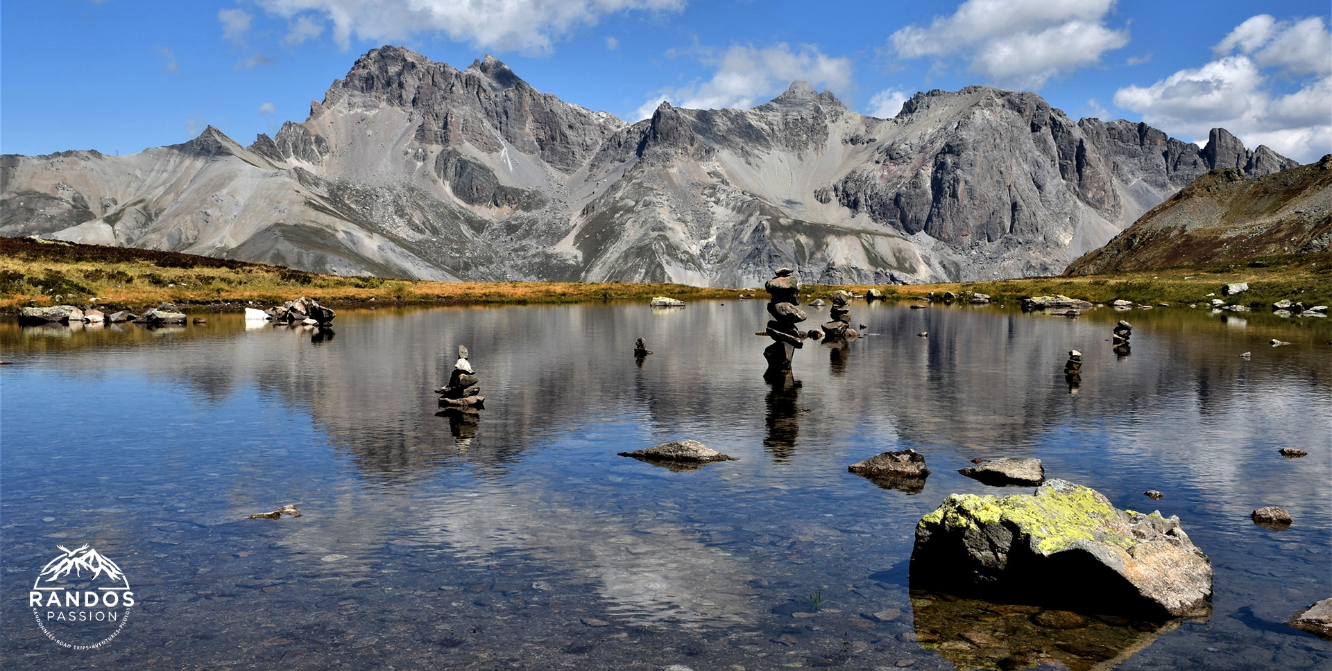 Le petit lac de la combe de Laurichard - Massif des Ecrins