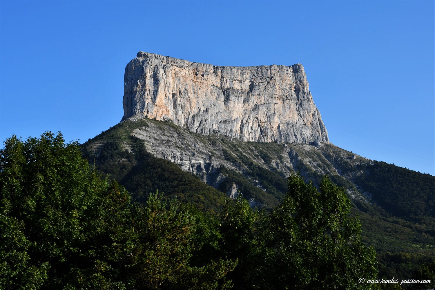Le Mont Aiguille vu depuis Chichilianne