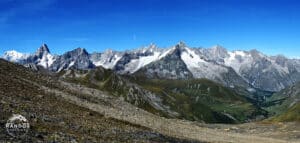 Panorama sur le massif du Mont-Blanc depuis la Fenêtre de Ferret