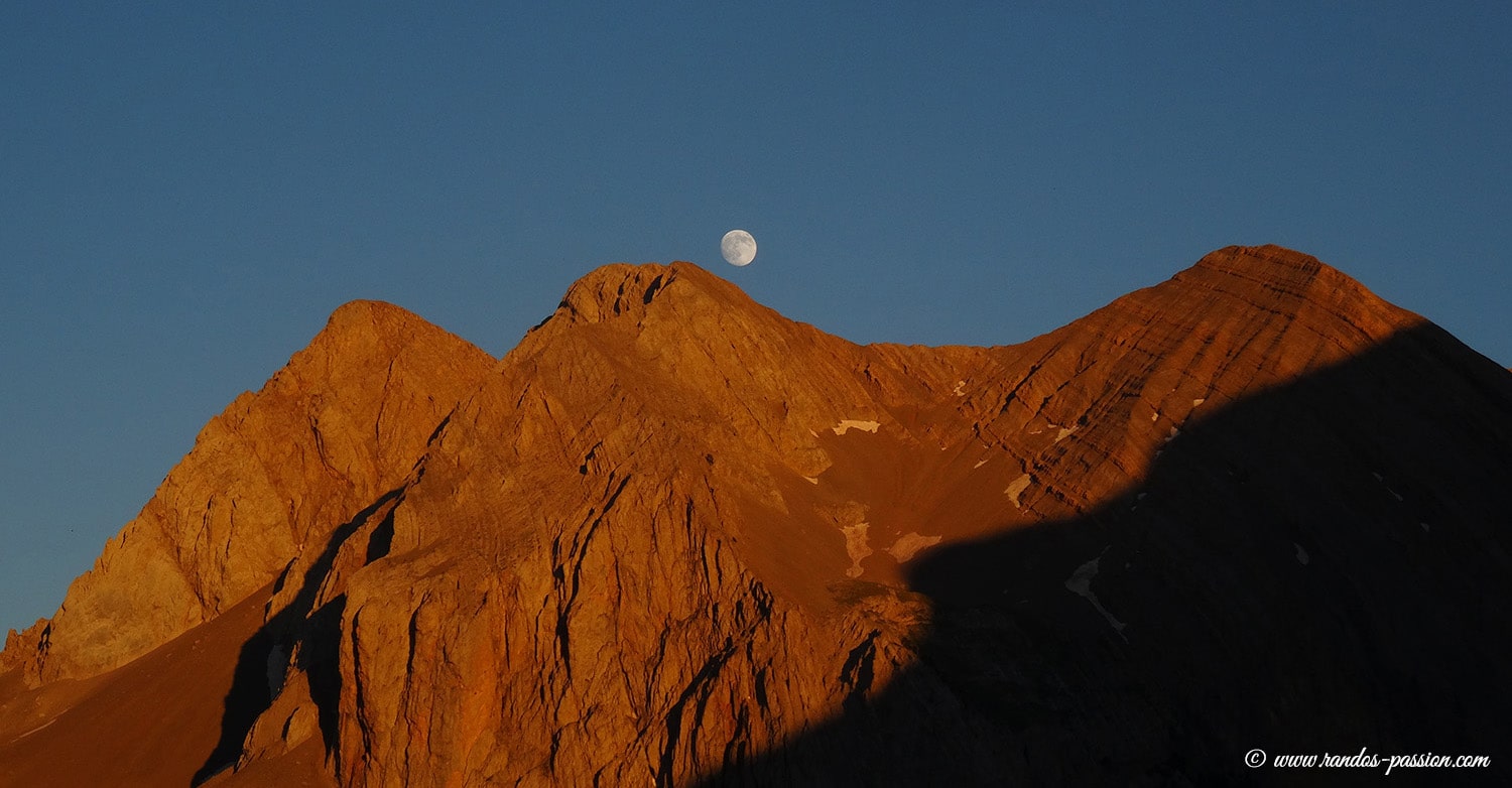 Lever de lune sur le massif du Cotiella