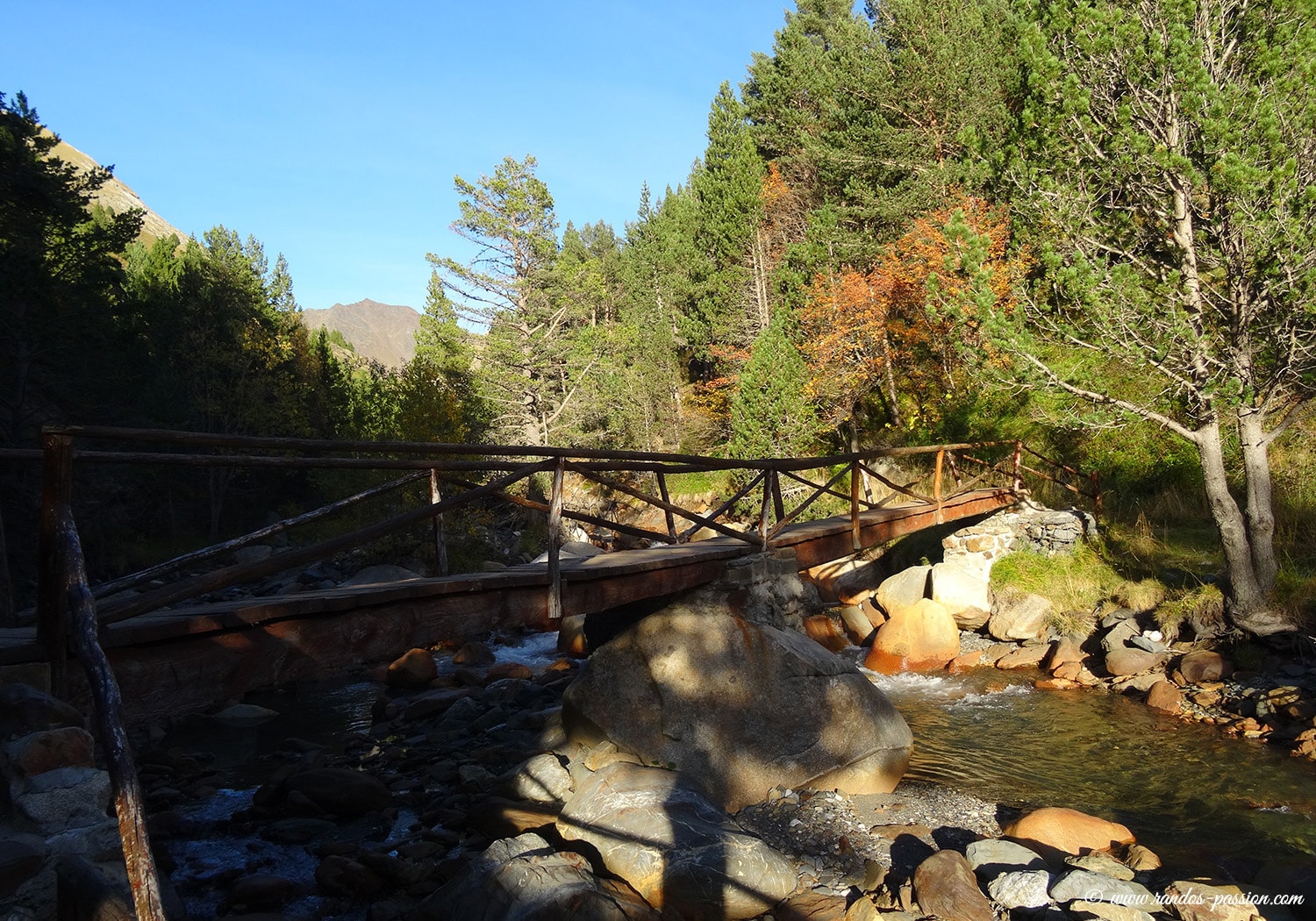 Pont sur le rio Zinqueta d'Añes Cruzes