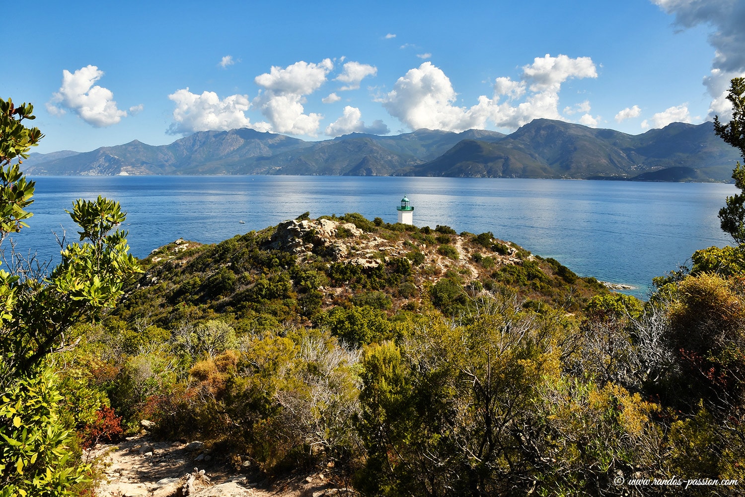 Le désert des Agriates: le phare de la Punta Mortella