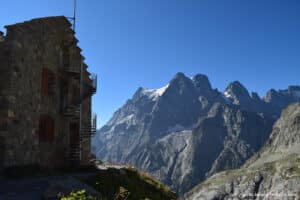 Le refuge du Glacier Blanc et le Pelvoux