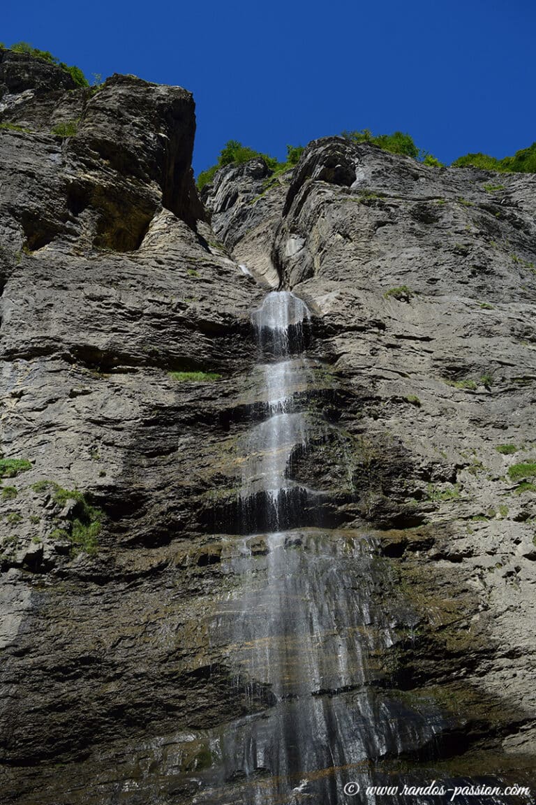 Cascade dans le cirque de SixtFeràCheval RandosPassion