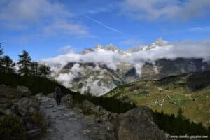 Sur le sentier de Riffelalp à Grunsee