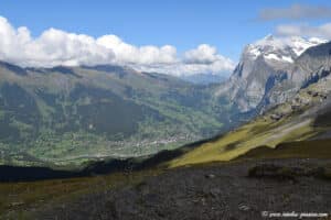 Depuis le sentier Eiger Trail, vue sur Grindelwald