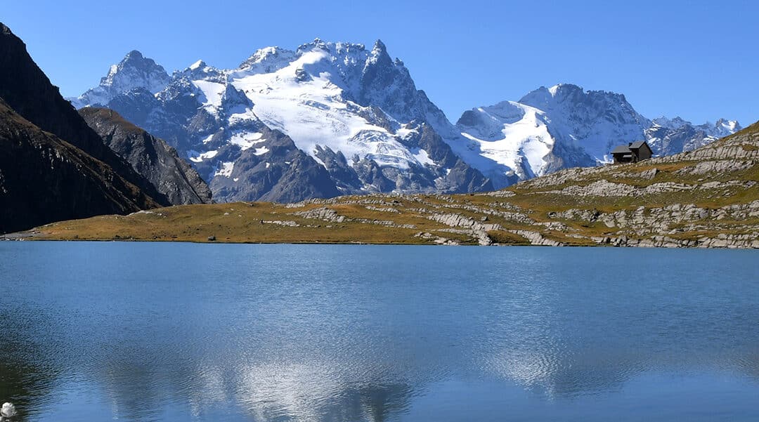 Le lac et le refuge du Goléon