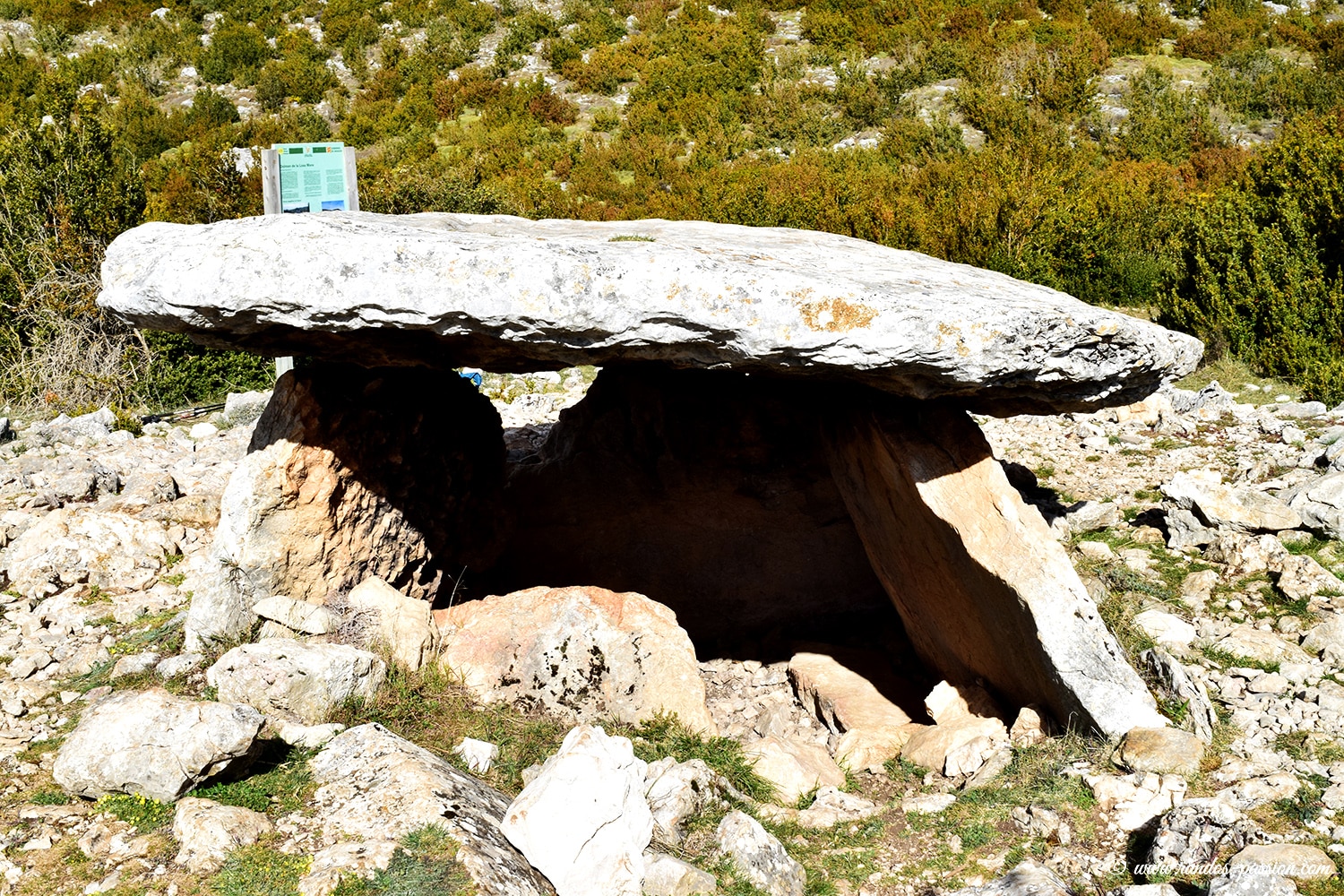 Le dolmen de Losa Mora - Sierra de Guara