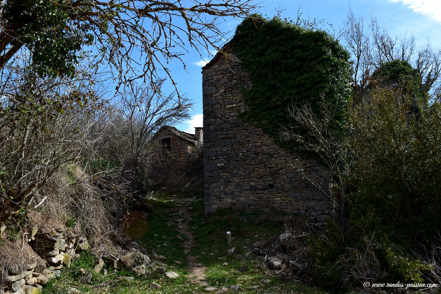 Le village abandonné d' Otín - Sierra de Guara