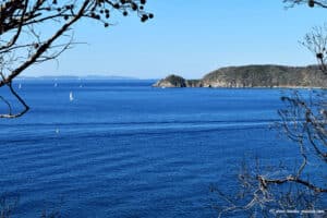Vue vers le Cap Lardier depuis le cap Taillat