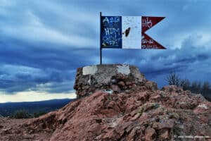 Le drapeau au Rastel d'Agay