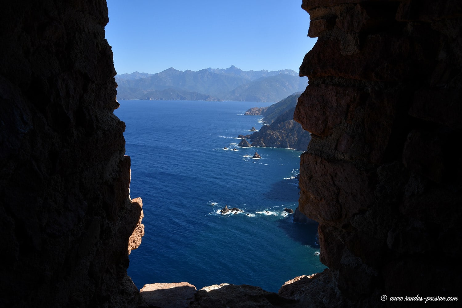 Le panorama depuis la tour du Turghiu au Capo Rosso