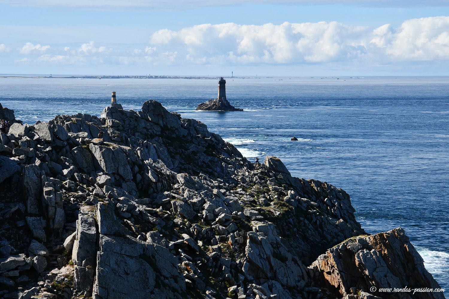 La Pointe du Raz et le phare de l'îlot de la Vieille
