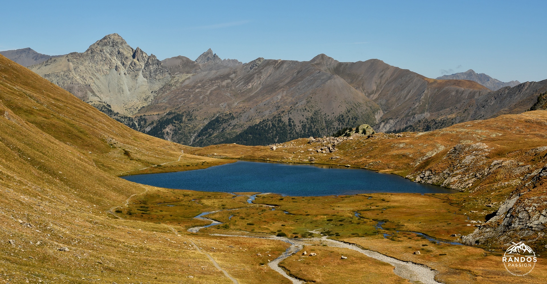 Vue sur le lac Égorgéou en montant au lac Foréant