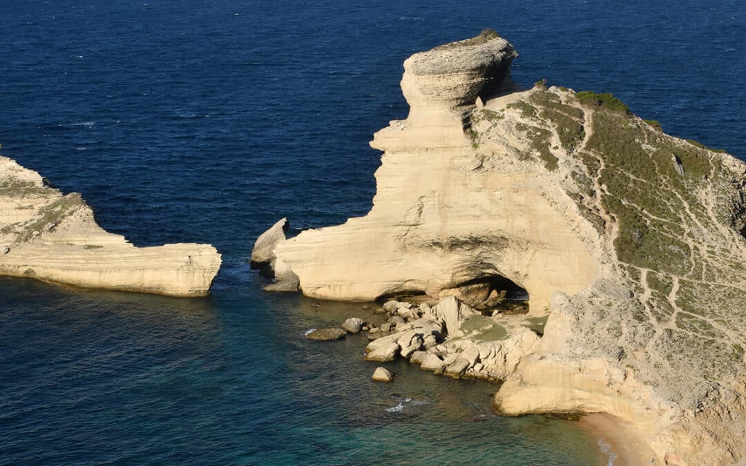 Le Cap de Pertusato et la plage Saint-Antoine