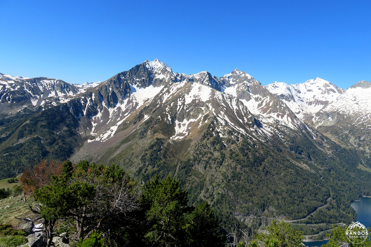 Au sommet du Soum de Montpélat - Massif du Néouvielle Au sommet du Soum de Montpélat - Massif du Néouvielle