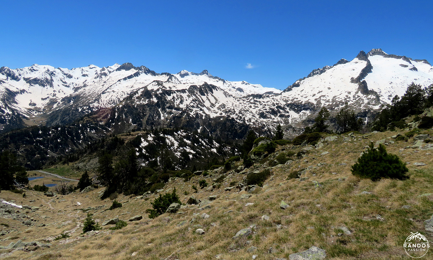 Panorama sur le massif du Néouvielle depuis le col d'Aumar Panorama sur le massif du Néouvielle depuis le col d'Aumar