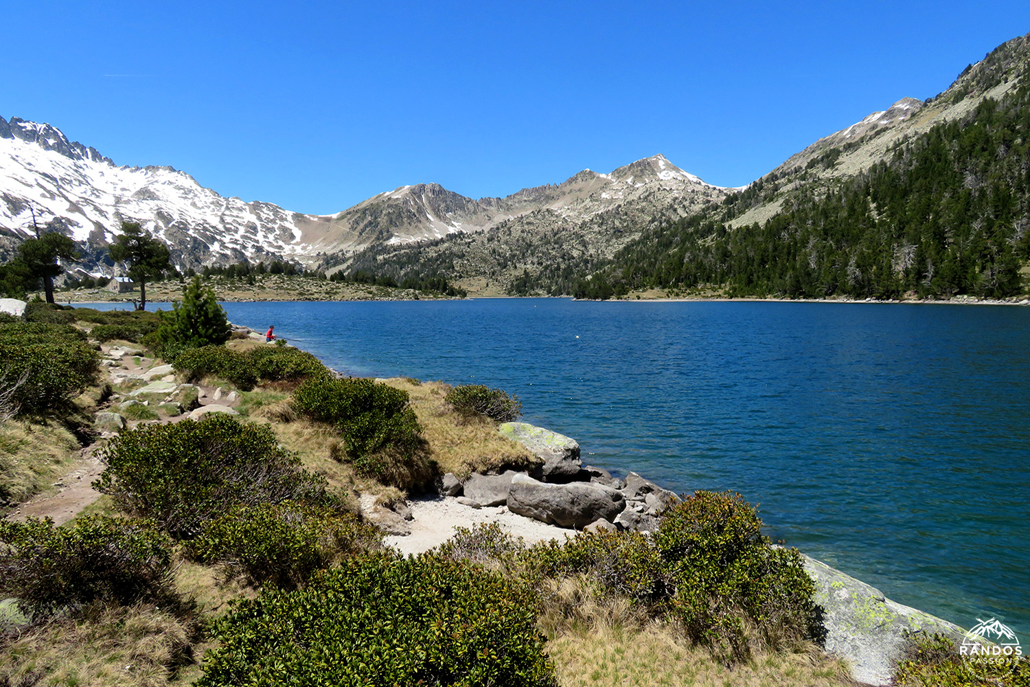 Sur les rives du lac d'Aumar Sur les rives du lac d'Aumar
