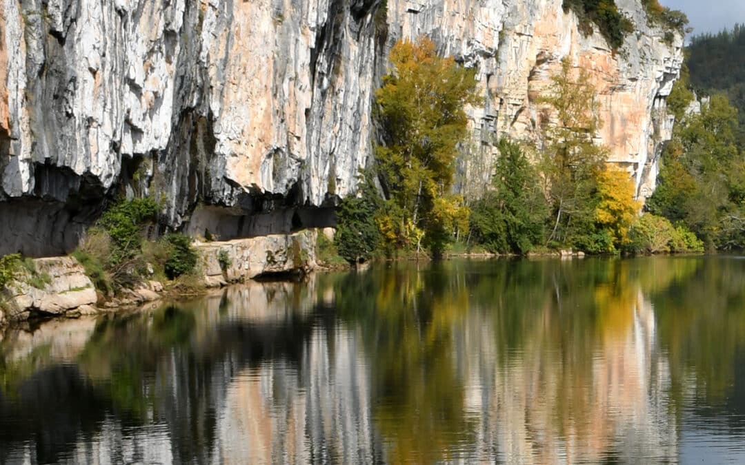Randonnée de Bouziès à Saint-Cirq-Lapopie par le chemin de halage de Ganil