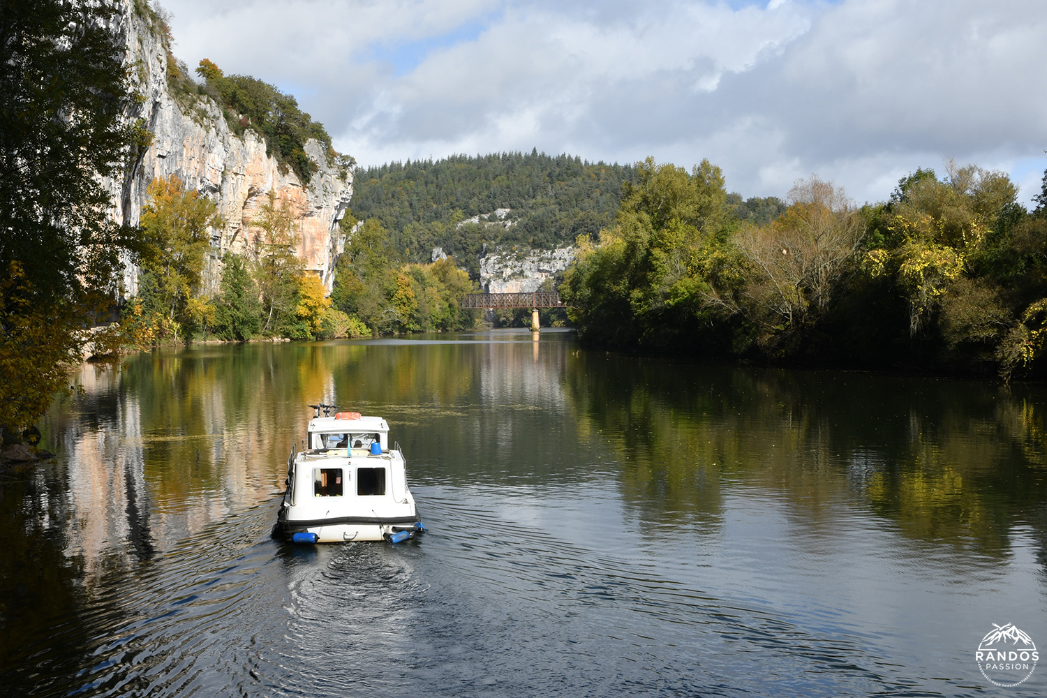 De Bouziès à Saint-Cirq-Lapopie en suivant le Lot De Bouziès à Saint-Cirq-Lapopie en suivant le Lot
