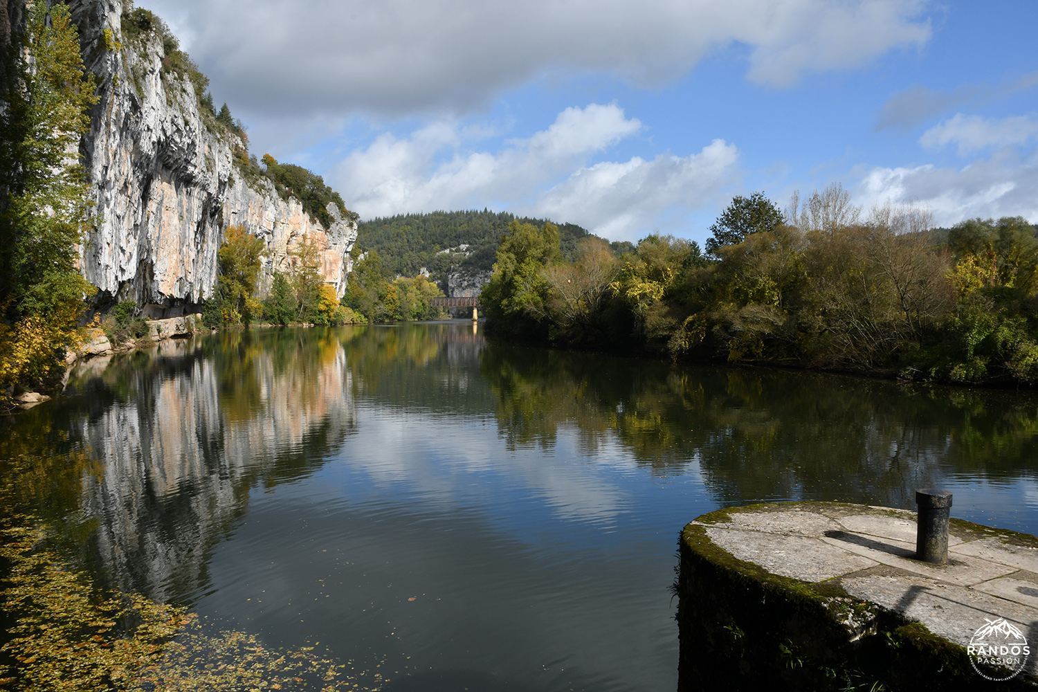 De Bouziès à Saint-Cirq-Lapopie par le chemin de halage de Ganil De Bouziès à Saint-Cirq-Lapopie par le chemin de halage de Ganil