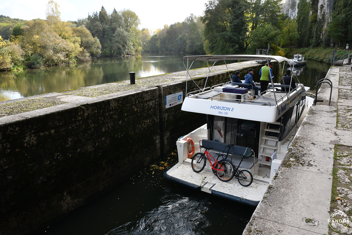 Ecluse sur le Lot Écluse sur le Lot entre Bouziès et Saint-Cirq-Lapopie