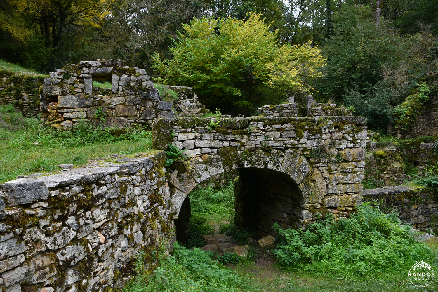 Les ruines du Moulin de Tournefeuille dans le Lot Les ruines du Moulin de Tournefeuille - Lot