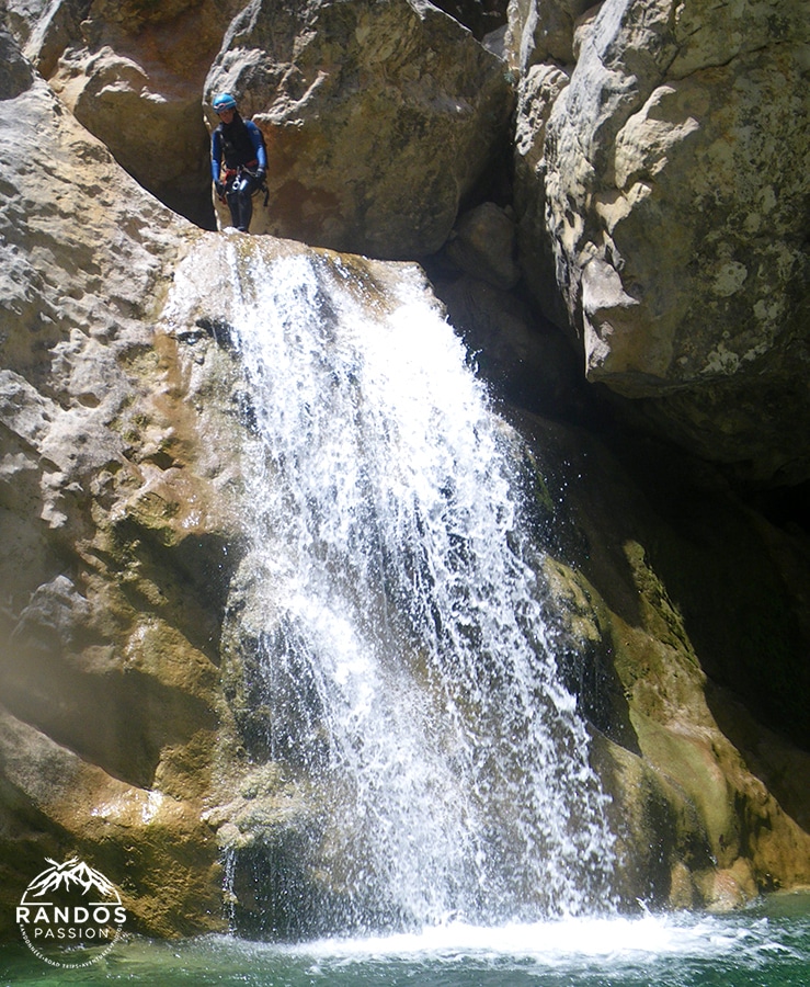 Canyoning en Sierra de Guara - Cascade dans Gorgas Negras Canyoning en Sierra de Guara à Gorgas Negras